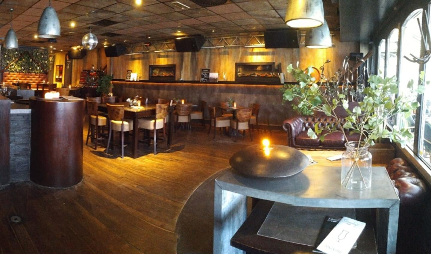 Het warme interieur van Grandcafe 't Hart van Veghel